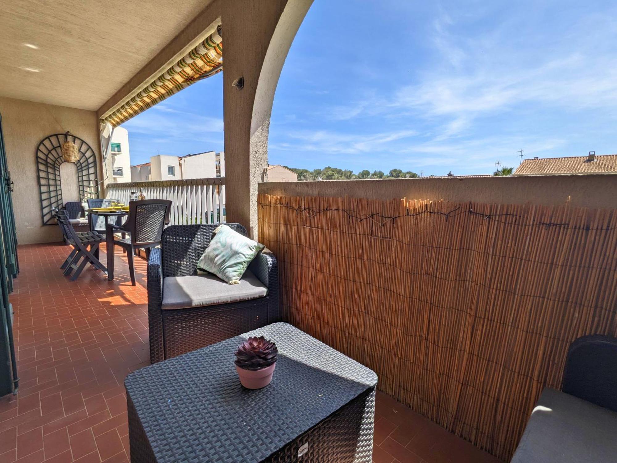 Netflix - Lit Queen Size - Terrasse Plein Sud - Climatisation - 2'Centre-Ville - 6'Mer - Parking Prive - 56M2 - L'Olivine - Offre Speciale Ла Лонд-ле-Мор Екстериор снимка